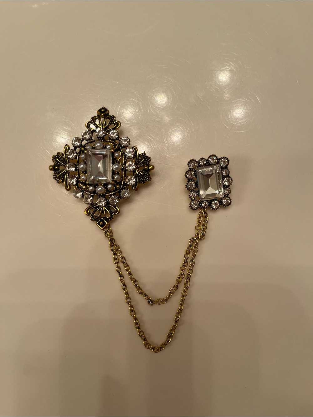 Vintage-Inspired Chain Brooch in Gold